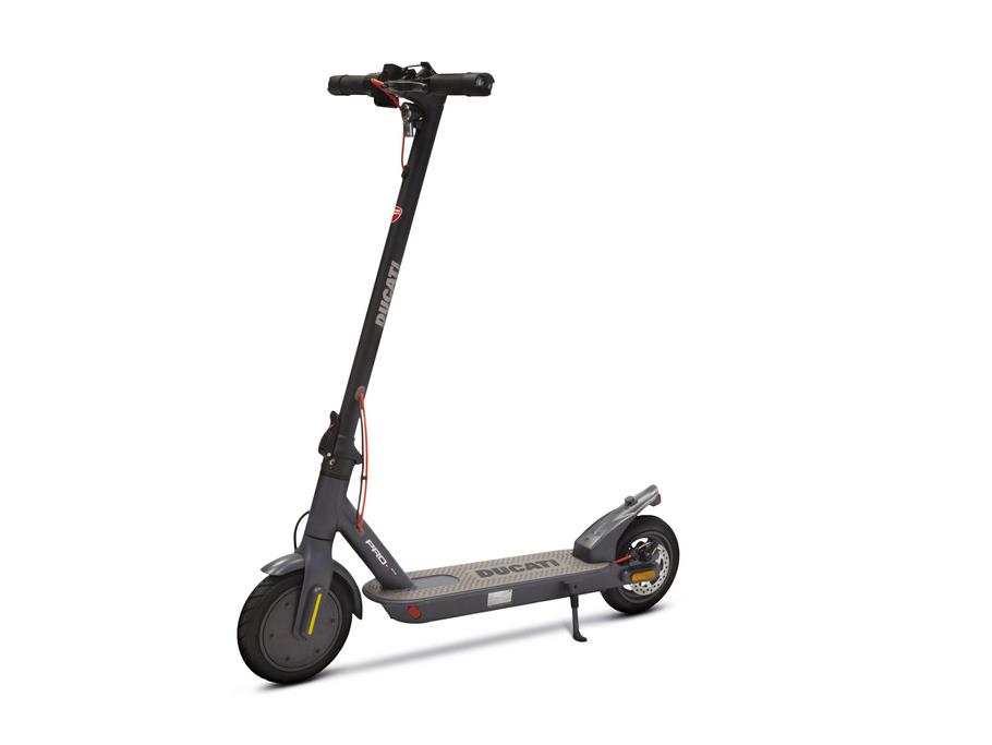 Trotineta electrica Ducati Pro-I Evo, negrumotor 350W, auton. 25 Km, vit. max. 25 km/h "DU-MO-220023"(timbru verde 40 lei)