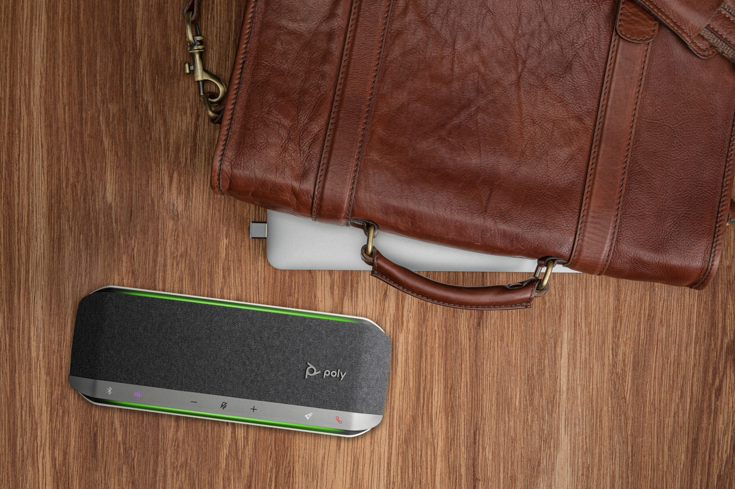 Poly Sync 40+ -M USB-A USB-C SP +BT700A"77P36AA" (timbru verde 0.18 lei)